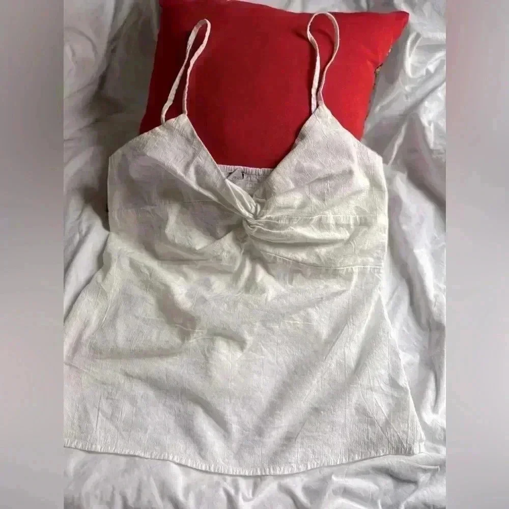 Old Navy Twist Front Cami Top - Picture 3 of 8